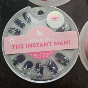 Olive And June Press-on Nails, Micro floral, Short round